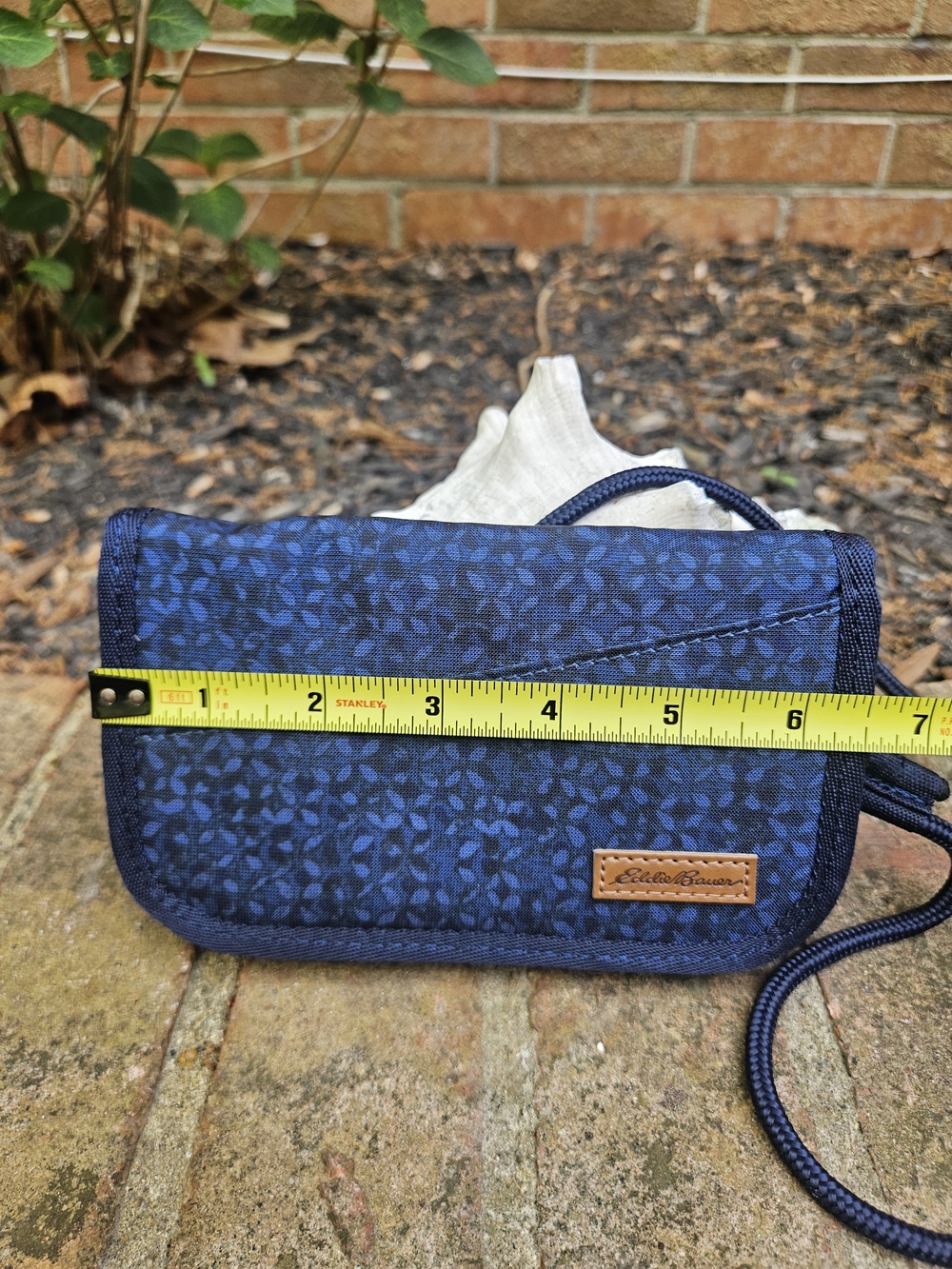 Eddie Bauer Travel Compact Crossbody Wallet With Removable Strap - Picture 4 of 5